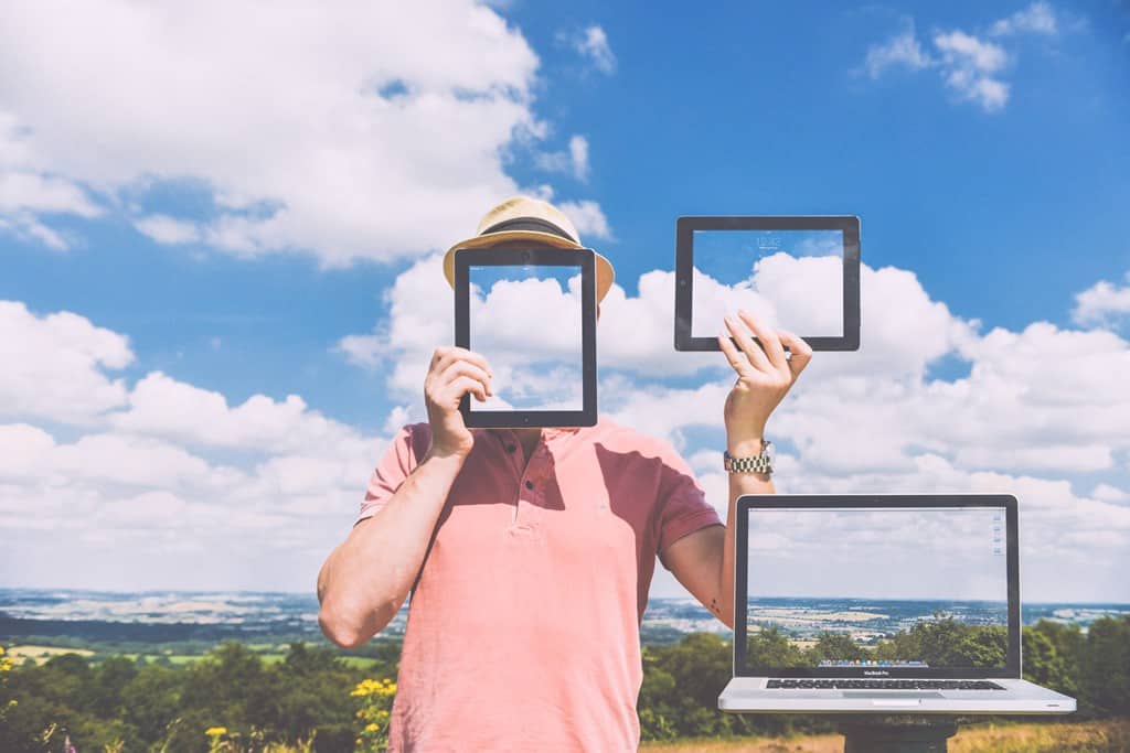 mobile_app_developer_nature-laptop-outside-macbook