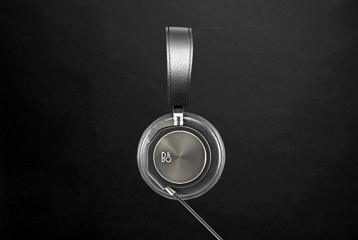 Close up look at one side of the beautiful BeoPlay H6 stylish headphones by B&O