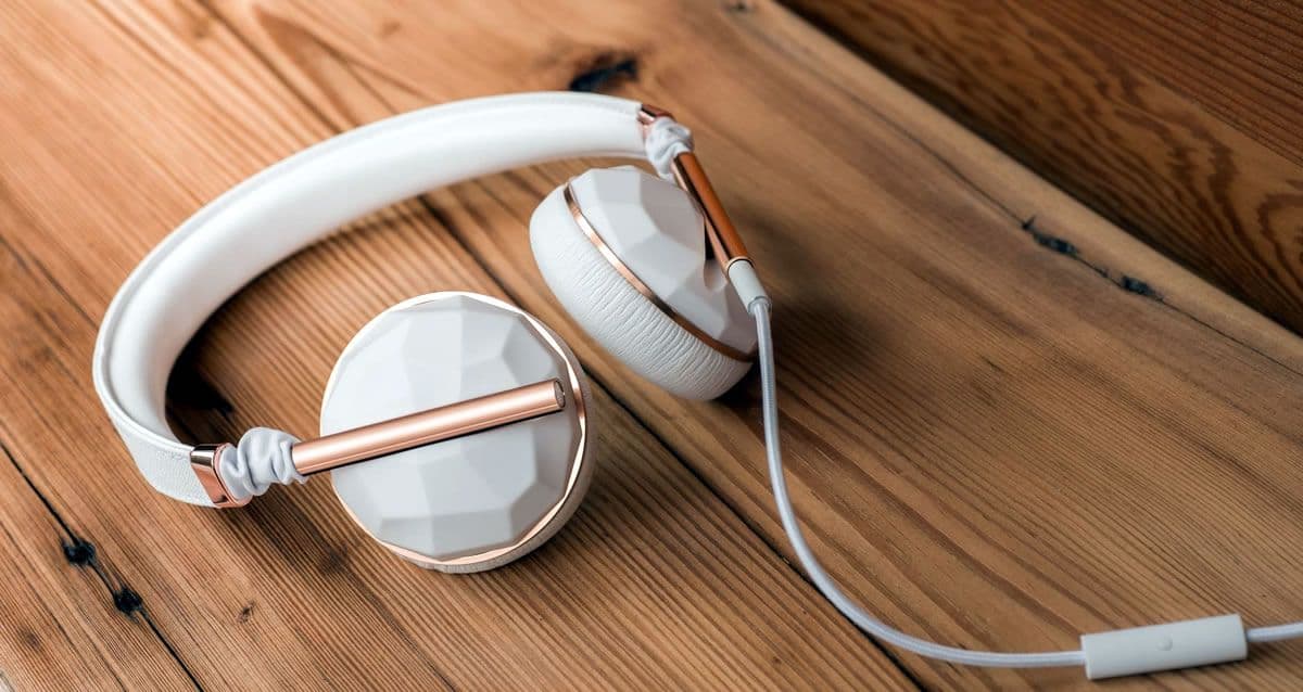 Elegant and stylish headphones for ladies by Caeden in white and rose gold