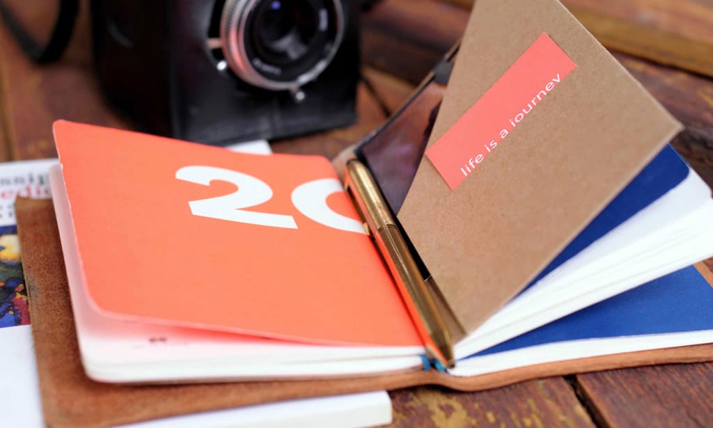 Inner view of Grand Voyageur’s leather-covered notebooks for designers: the gusset pocket reveals a card that reads “Life is a journey”.