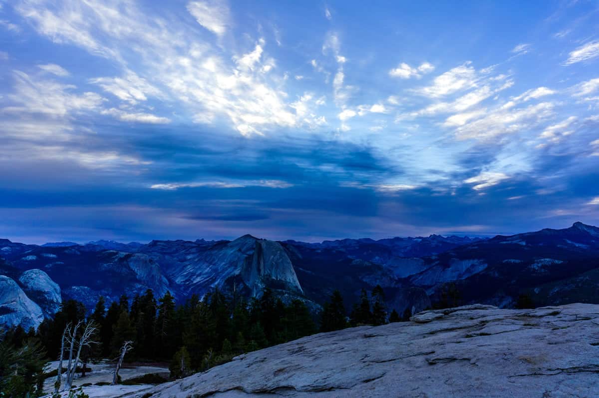 A photo of the mountains of Yosemite National Park at dawn.