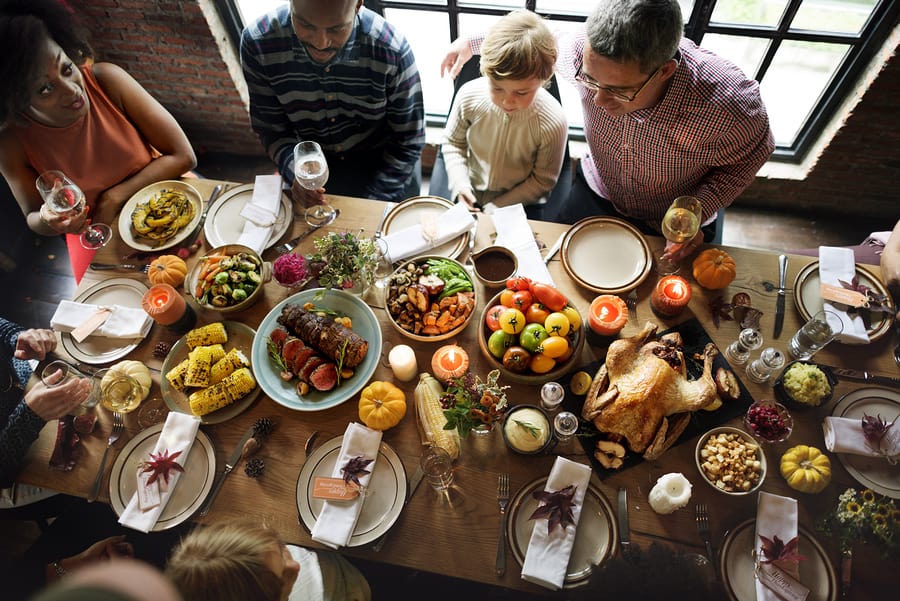 A photo of a family sitting down for a lovely dinner.