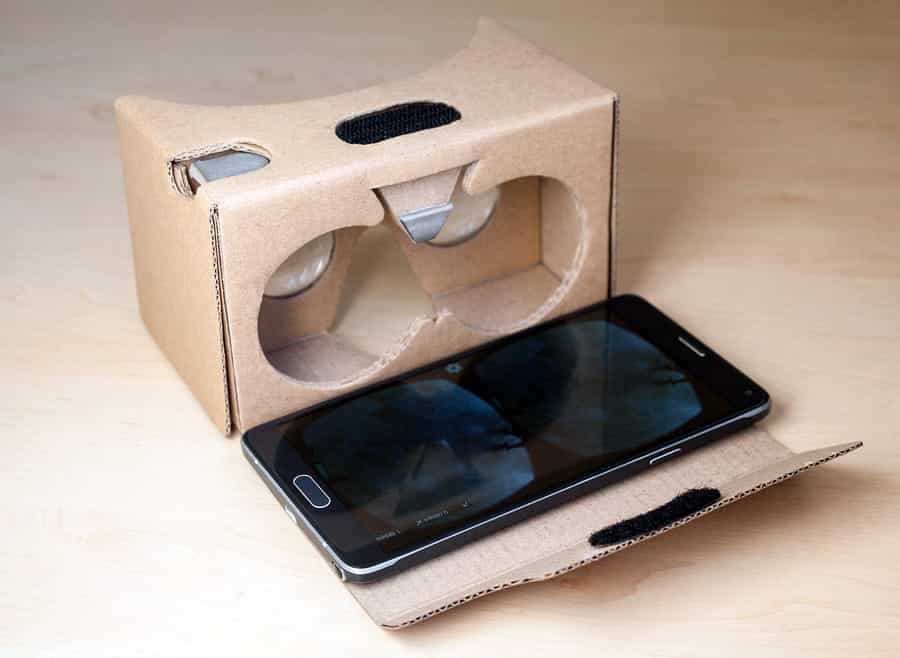 A photo of a smartphone ready to use with Google Cardboard.