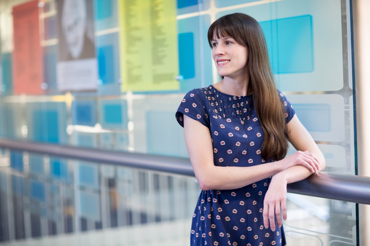 A photo of Lindsey Handley leaning against a railing.